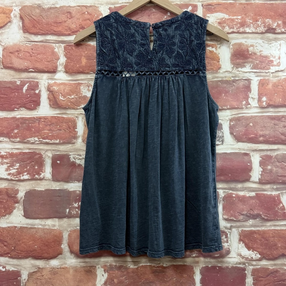 Lucky Brand Top Womens L Blue Boho Floral Embroidered Distressed Worn Look Shirt - Picture 4 of 9